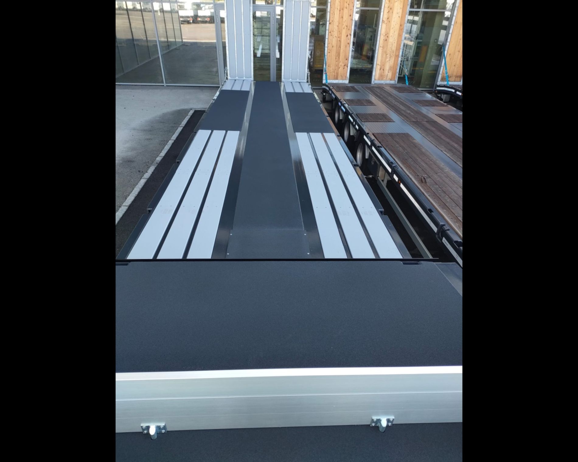 Altri marchi SEMIRIMORCHIO BERTOJA A TRE ASSI - AUTO INDUSTRIALE BERGAMASCA