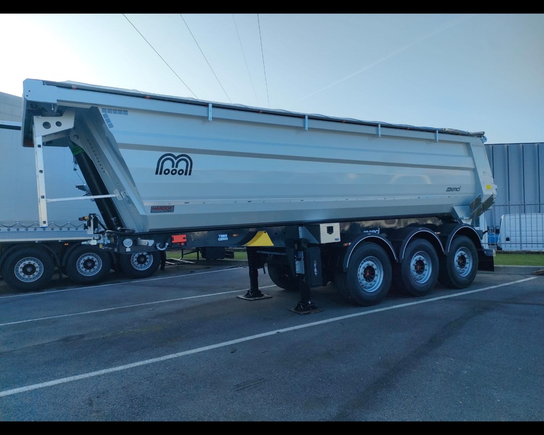 Altri marchi SEMIRIMORCHIO MENCI A TRE ASSI RIBALTABILE MOD. SA700R - AUTO INDUSTRIALE BERGAMASCA