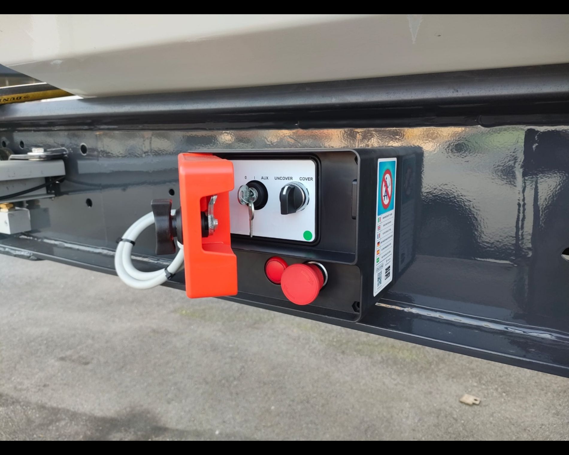 Altri marchi SEMIRIMORCHIO MENCI A TRE ASSI RIBALTABILE MOD. SA700R - AUTO INDUSTRIALE BERGAMASCA