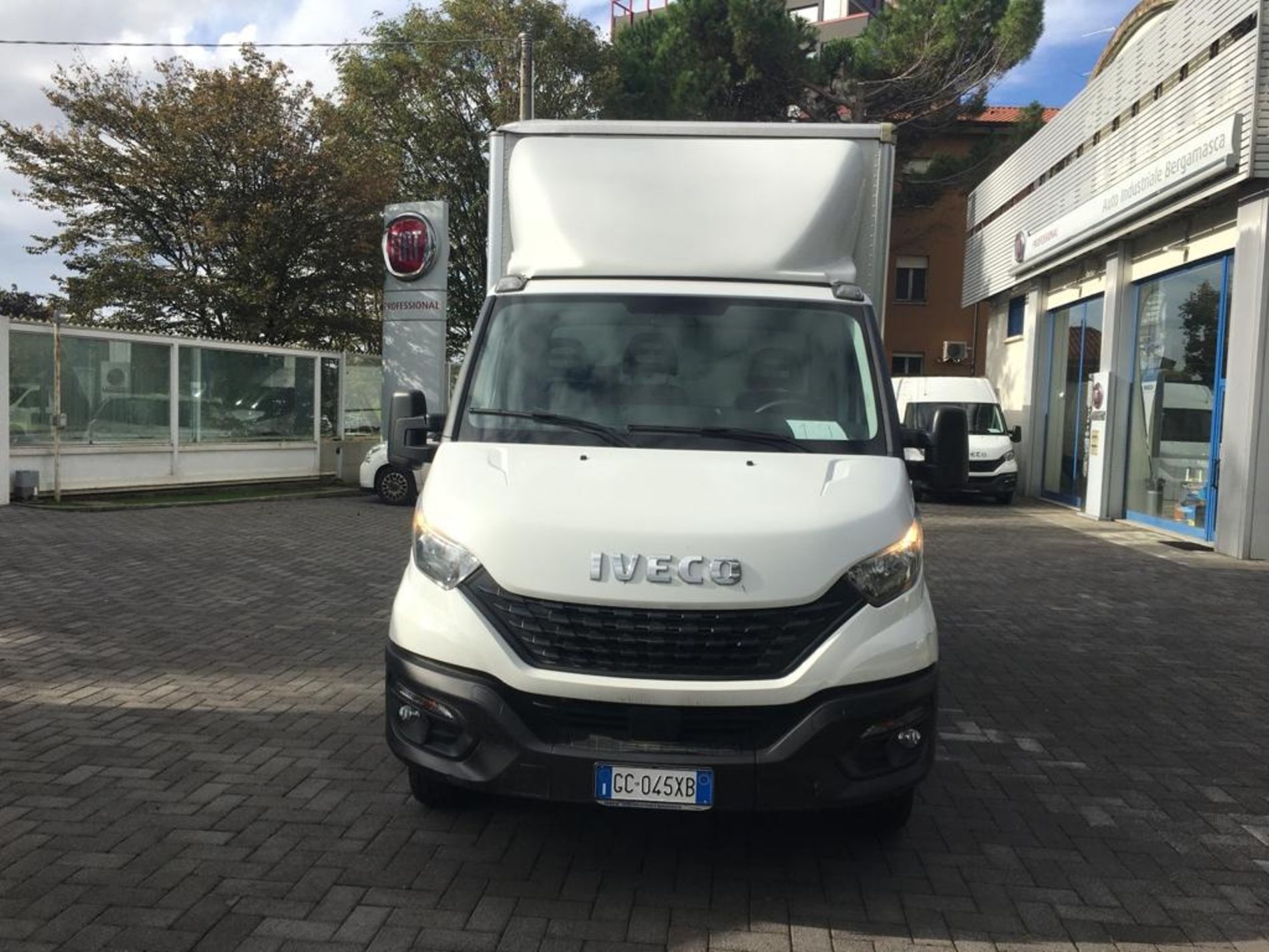 IVECO IVECO DAILY 35C14 CON BOX - AUTO INDUSTRIALE BERGAMASCA