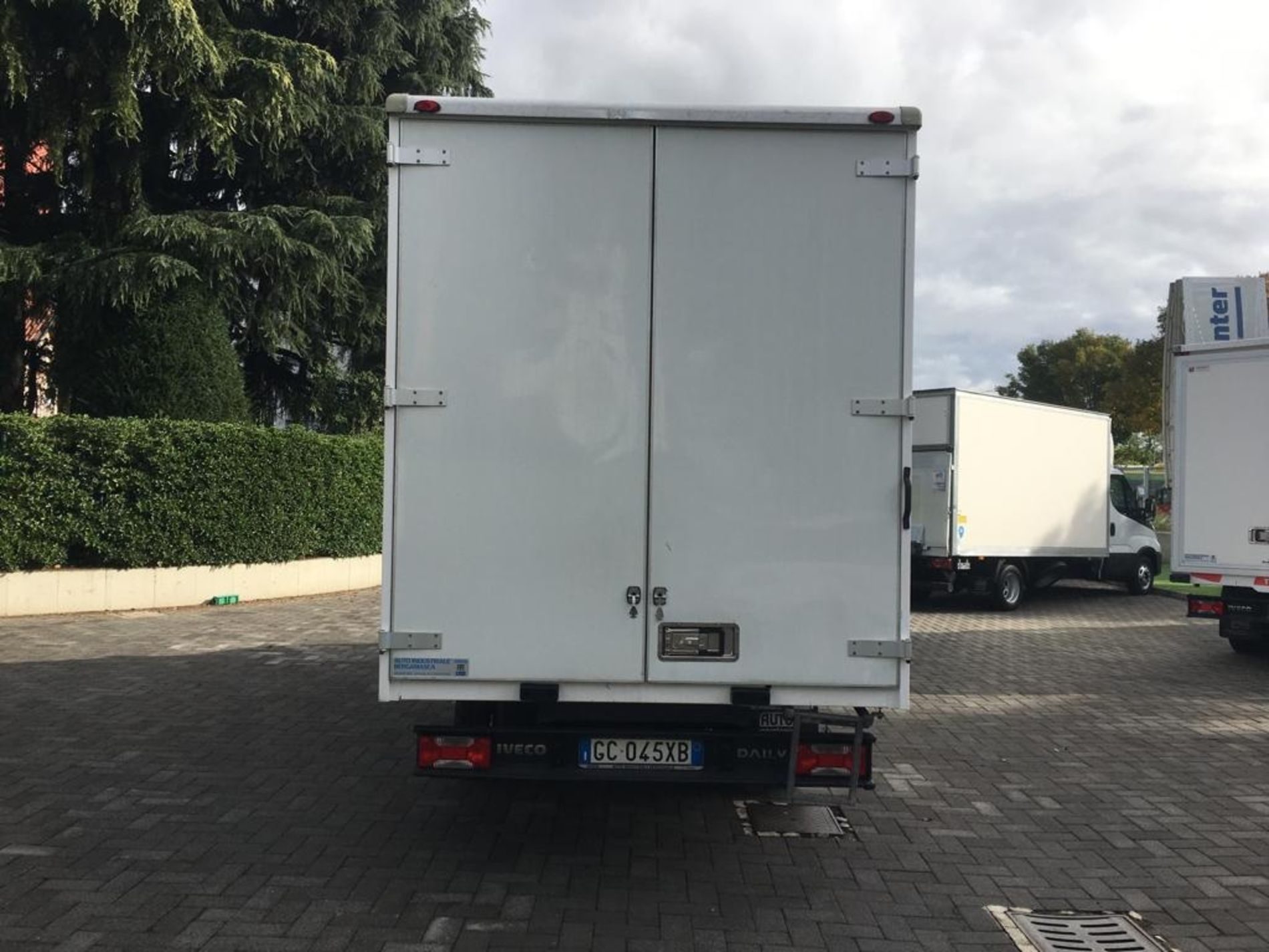 IVECO IVECO DAILY 35C14 CON BOX - AUTO INDUSTRIALE BERGAMASCA