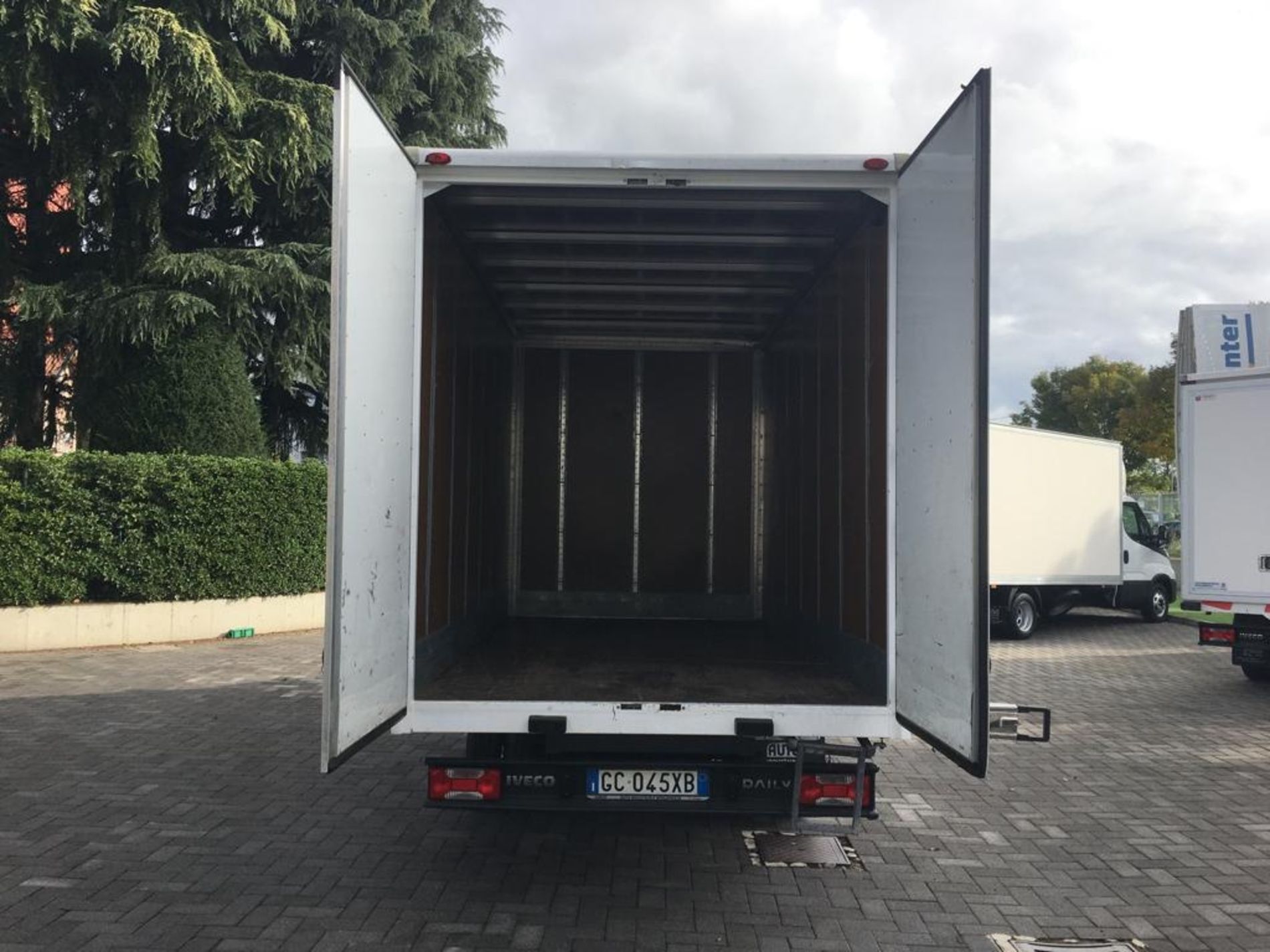 IVECO IVECO DAILY 35C14 CON BOX - AUTO INDUSTRIALE BERGAMASCA