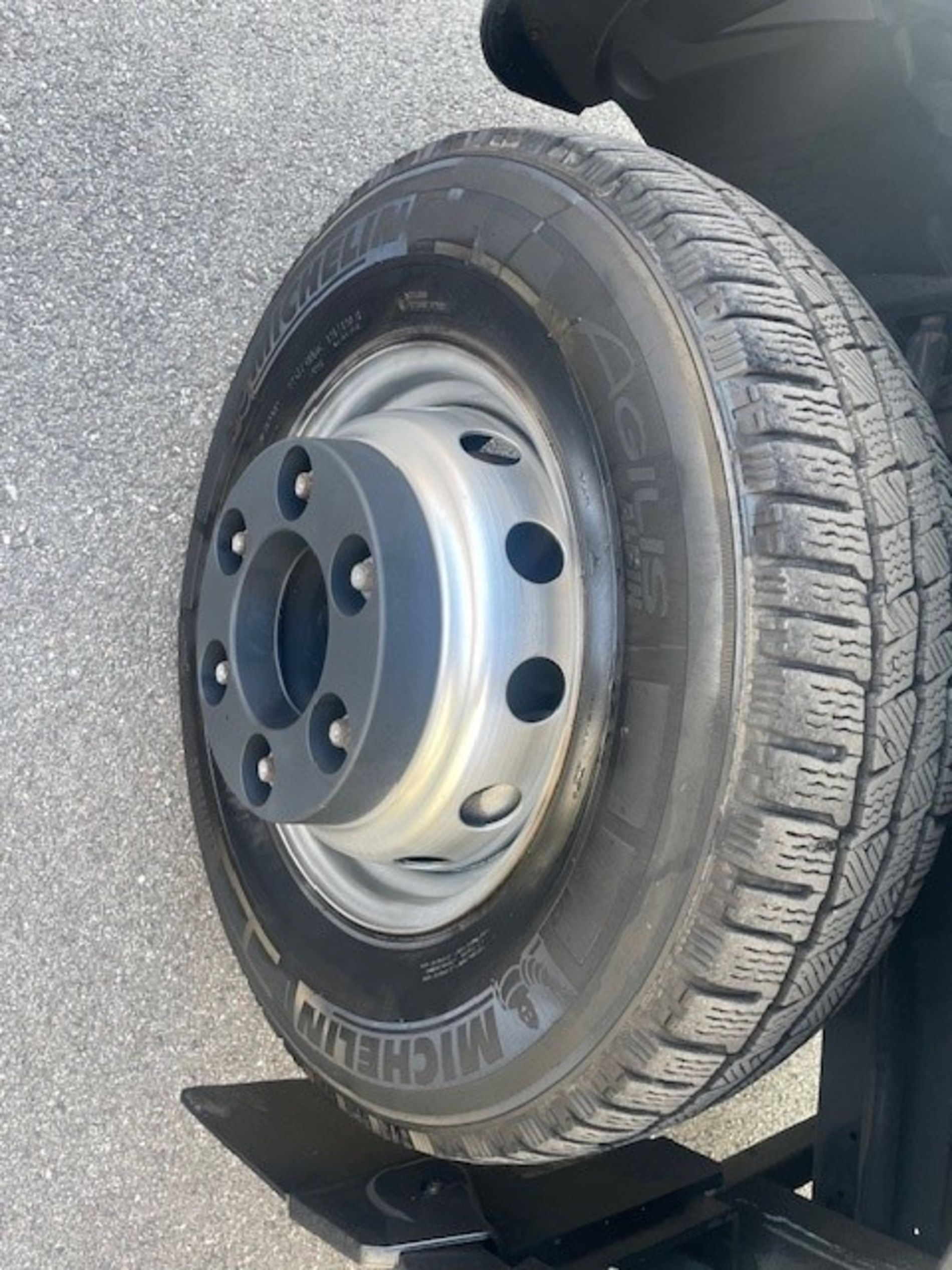 IVECO DAILY 72C18 AUTOMATICO CON BOX E SPONDA BATTUTA - AUTO INDUSTRIALE BERGAMASCA