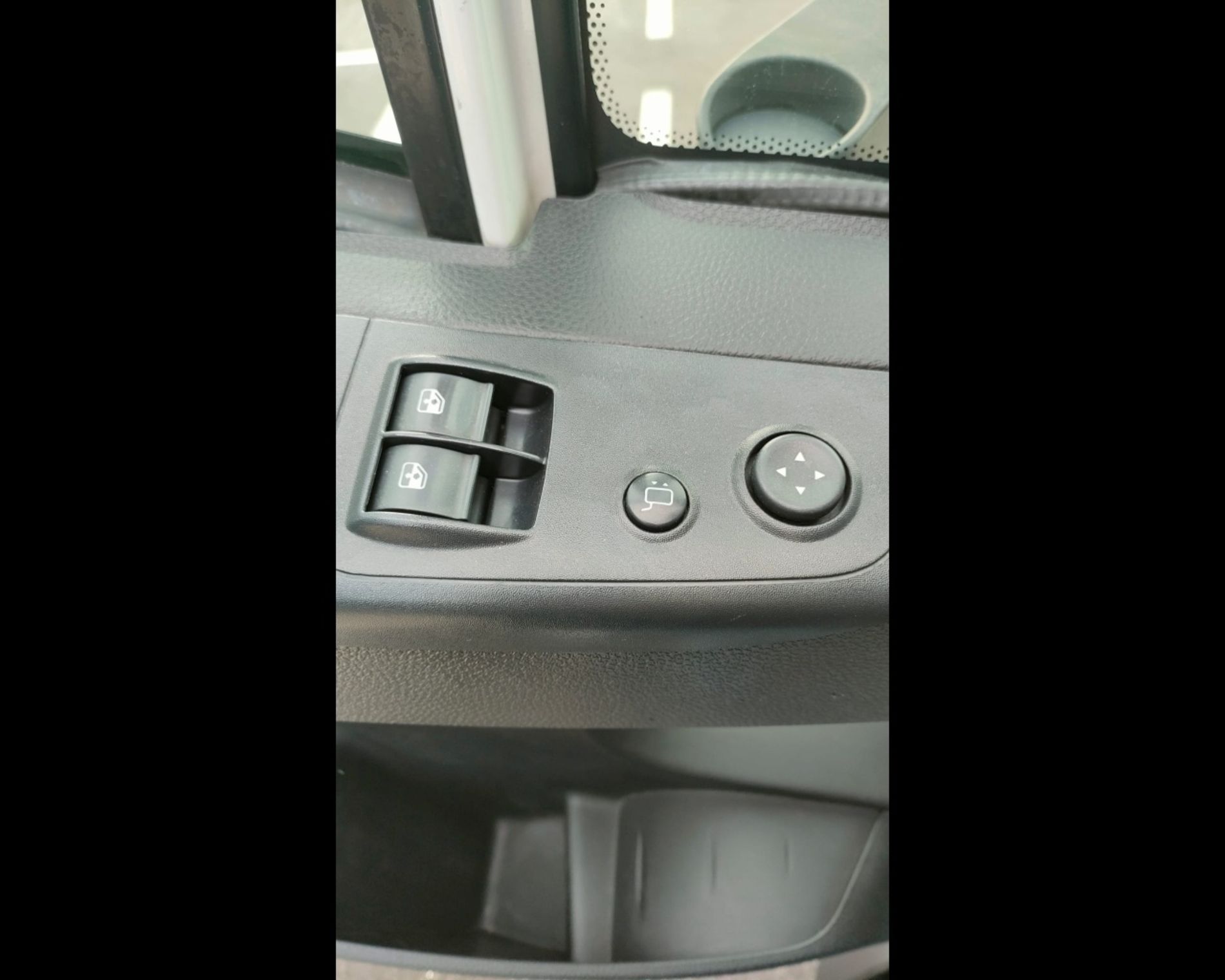 IVECO EUROCARGO ML 140 E 28/P CELLA ISOTERMICA CON SPONDA RETRATTILE  - AUTO INDUSTRIALE BERGAMASCA