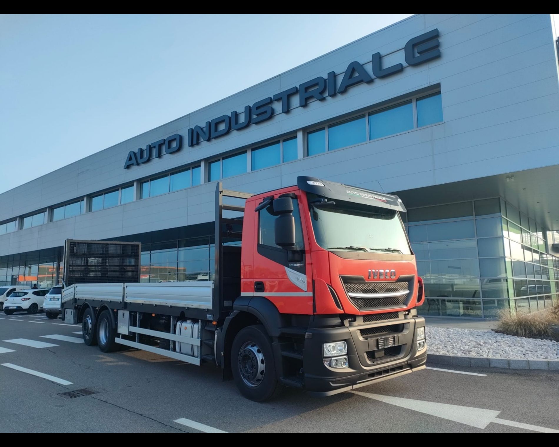 IVECO Stralis Hi Street 260 S31Y/PS - PIANALE CON RAMPE DI CARICO - AUTO INDUSTRIALE BERGAMASCA