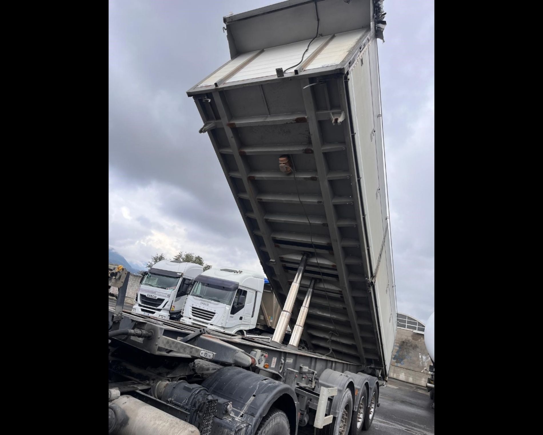 IVECO SEMIRIMORCHIO PAGANINI RIBALTABILE TRE LATI - AUTO INDUSTRIALE BERGAMASCA