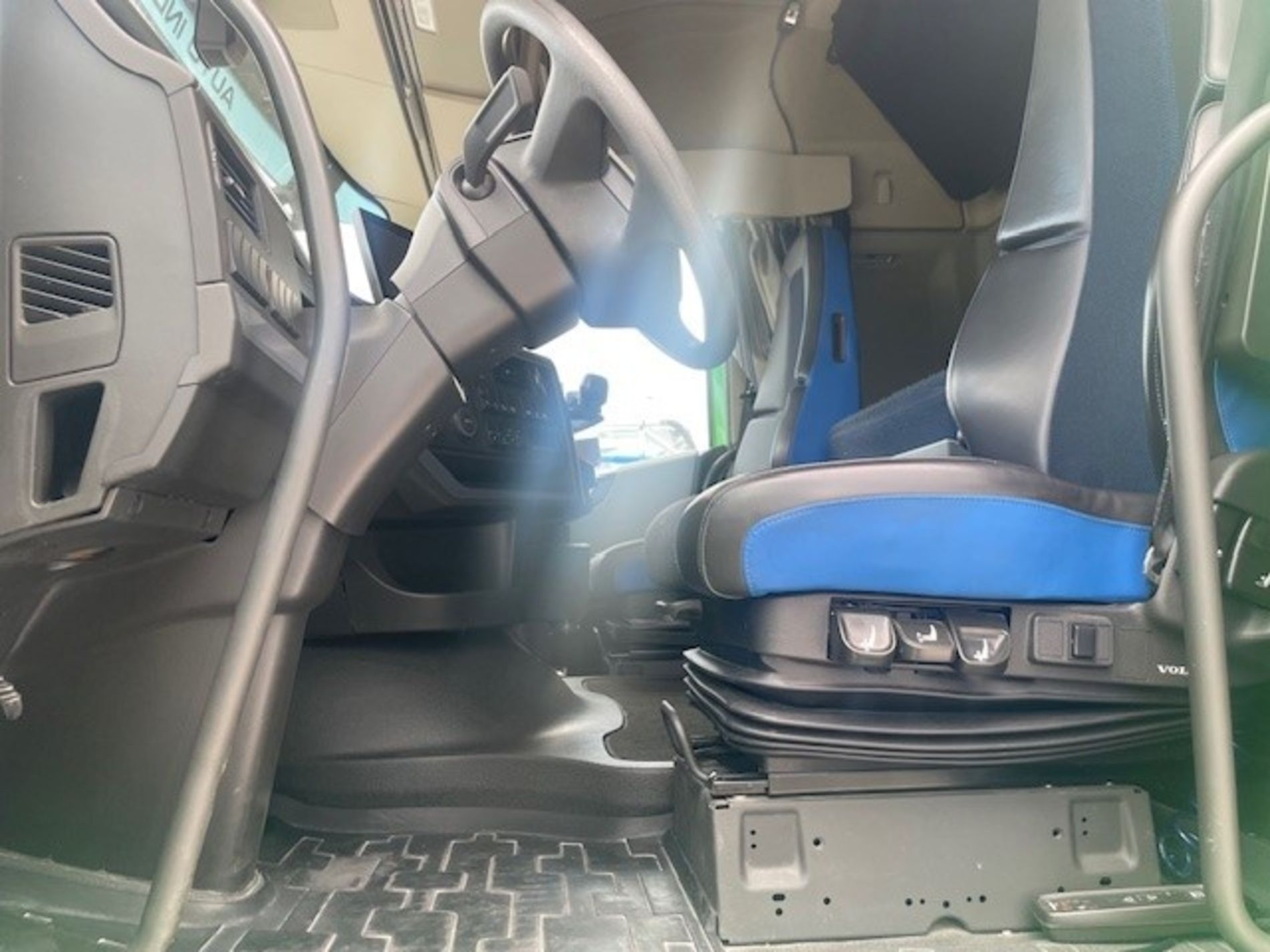 VOLVO TRUCKS VOLVO FH 13.500 I-SAVE AUTOMATICO E RETARDER - AUTO INDUSTRIALE BERGAMASCA