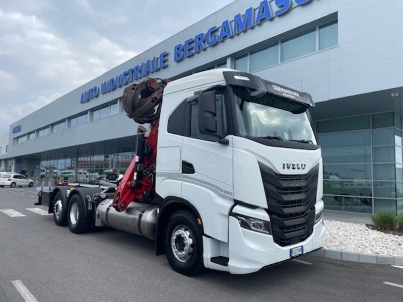 IVECO S-Way  460CV motrice LNG in ADR e  SCARRABILE +GRU MEC  - AUTO INDUSTRIALE BERGAMASCA